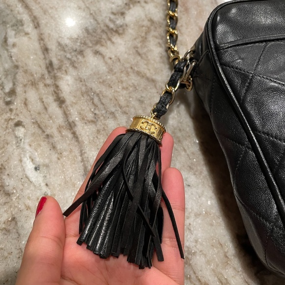 CHANEL crossbody camera bag - converts to shoulder bag - Picture 2 of 15